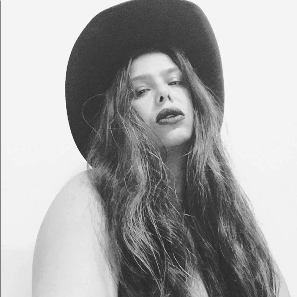 Meet your Posher, Adria